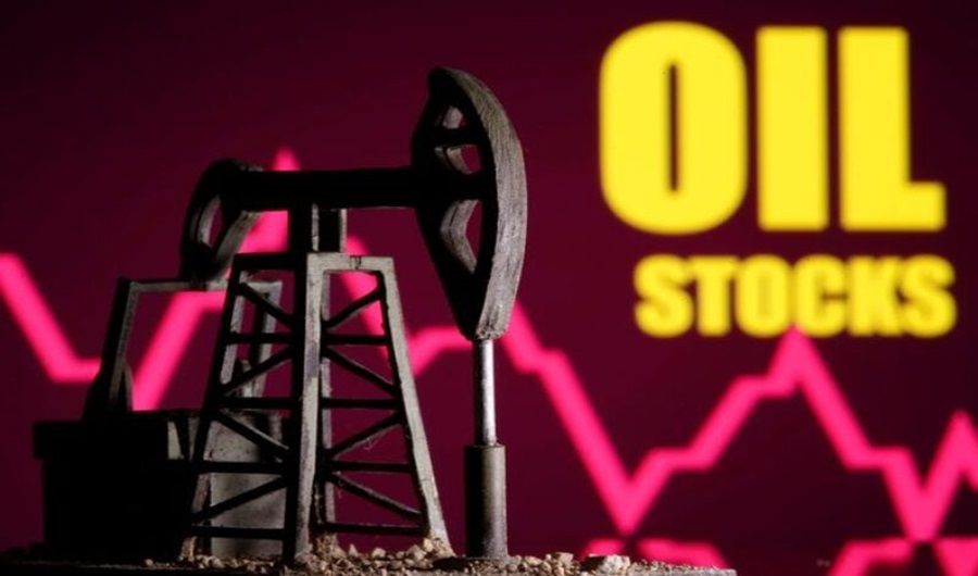  النفط يتراجع مع زيادة إمدادات «أوبك» وتخفيضات أسعار الخام السعودي